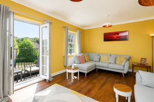Lounge- click for photo gallery